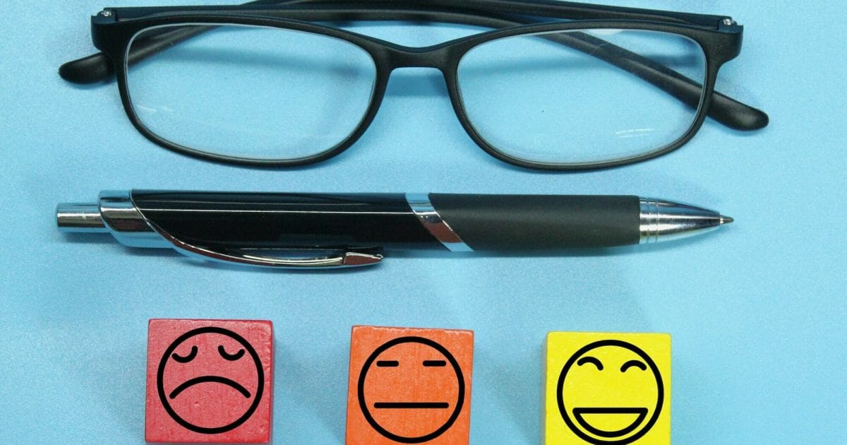 Customers select Emoticons for user reviews. Service evaluation